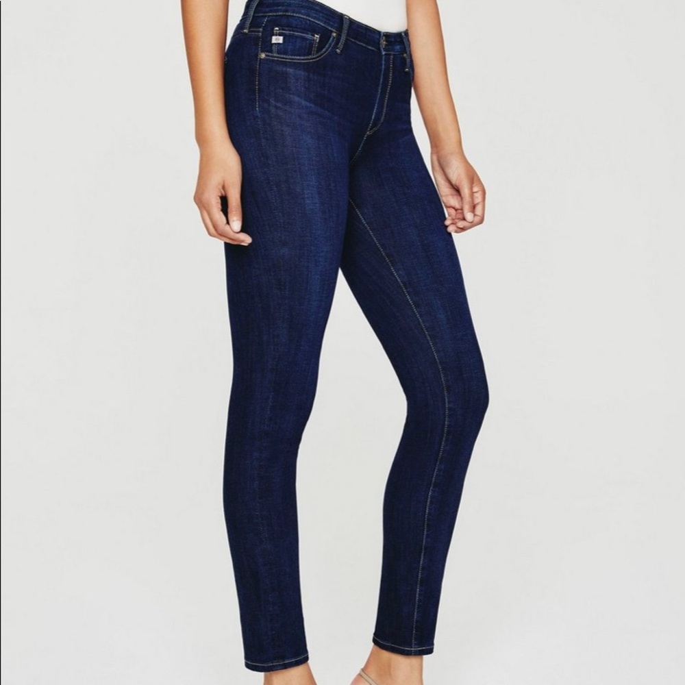 Skinny jeans are back! AG The Prima cigarette leg jean size 29r EUC
